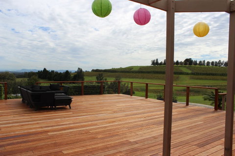 Grapevines Boutique Accommodation - Pubs and Clubs 9