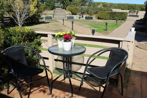 Grapevines Boutique Accommodation - Pubs and Clubs 22