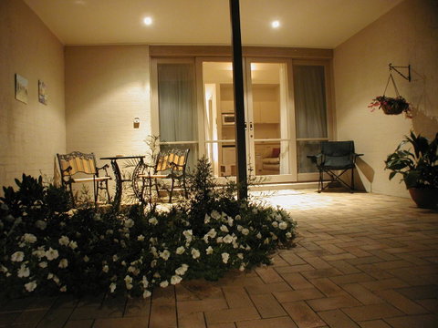 Grapevines Boutique Accommodation - Pubs and Clubs 19