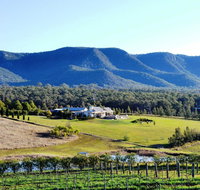 Grapevines Boutique Accommodation - Pubs and Clubs