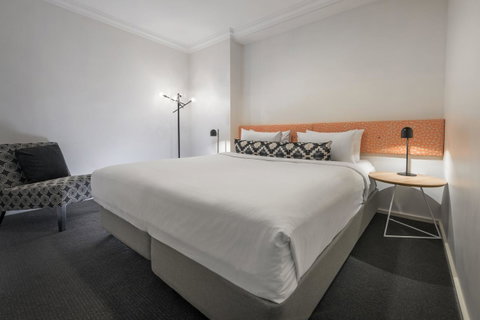 Oaks Perth Hotel - Pubs and Clubs 10