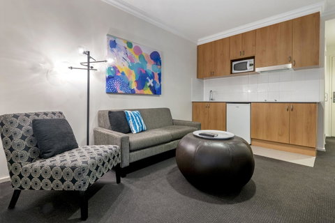 Oaks Perth Hotel - Pubs and Clubs 4