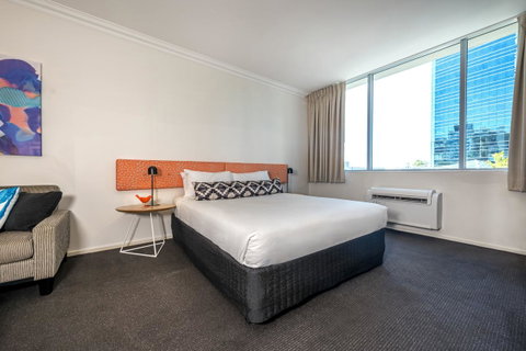 Oaks Perth Hotel - Pubs and Clubs 21