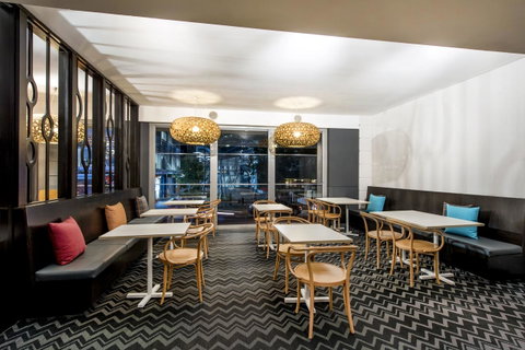 Oaks Perth Hotel - Pubs and Clubs 40