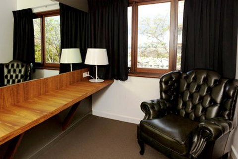 Riverview On Mount Street - Go Out 13