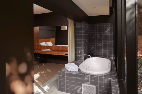 Riverview On Mount Street - Go Out 31