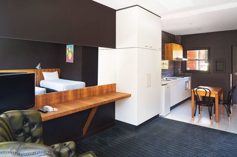 Riverview On Mount Street - Go Out 26