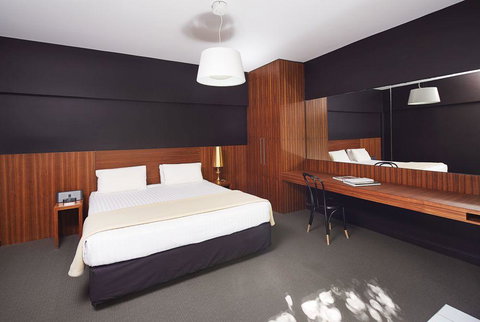 Riverview On Mount Street - Go Out 29