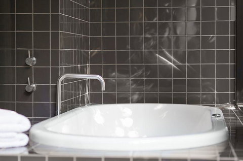 Riverview On Mount Street - Go Out 30