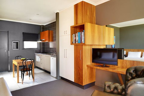 Riverview On Mount Street - Go Out 36