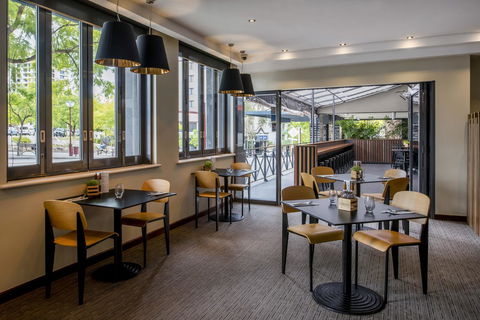 Mantra On Hay Perth - Pubs and Clubs 11