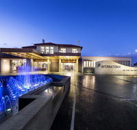 International on the Water Hotel - Pubs and Clubs