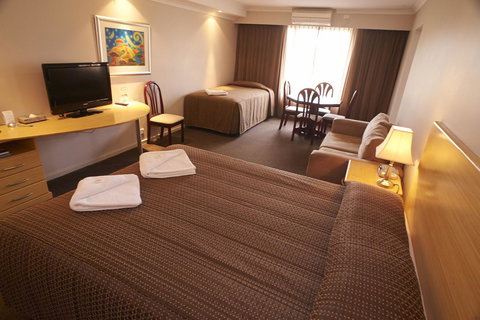 Dog Rock Motel - Pubs and Clubs 40