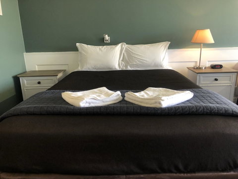 Dog Rock Motel - Pubs and Clubs 9