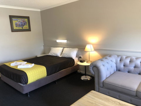 Dog Rock Motel - Pubs and Clubs 27