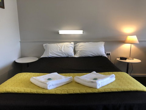 Dog Rock Motel - Pubs and Clubs 22