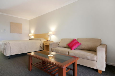 Dog Rock Motel - Pubs and Clubs 15