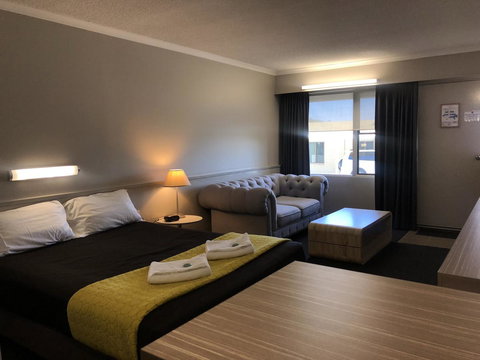 Dog Rock Motel - Pubs and Clubs 20