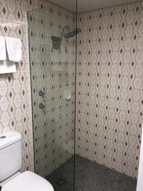 Dog Rock Motel - Pubs and Clubs 6