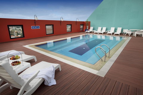 Mercure Perth - Pubs and Clubs 3