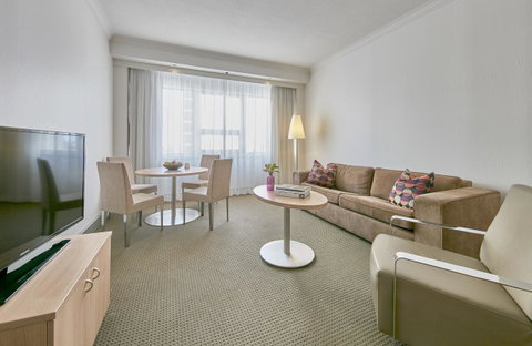 Mercure Perth - Pubs and Clubs 11