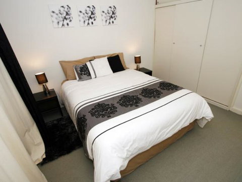 Malibu Apartments - Perth - Go Out 2