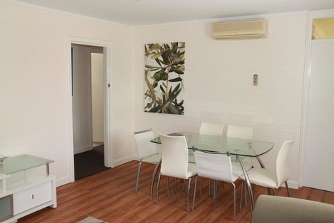 Malibu Apartments - Perth - Go Out 5