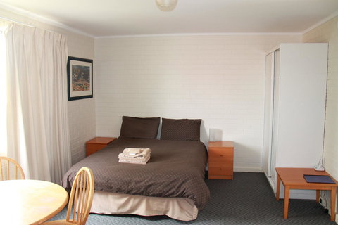 Malibu Apartments - Perth - Go Out 4