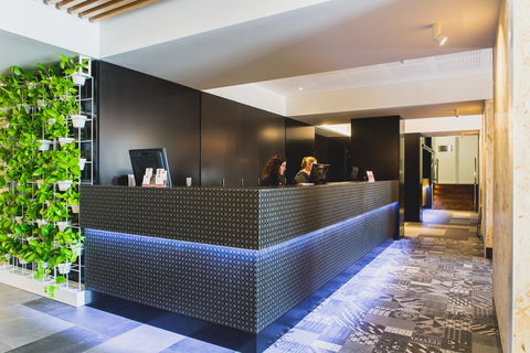 Metro Hotel Perth - Pubs and Clubs 10