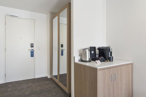 Metro Hotel Perth - Pubs and Clubs 1