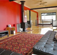 Pendeli Beach House - Pubs and Clubs