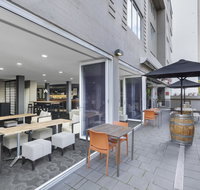 Rendezvous Hotel Perth Central - Pubs and Clubs
