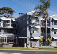 Mollymook Cove Apartments - Pubs and Clubs