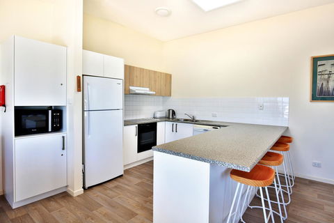 The Cove At Culburra - Direct Access To Beach - Pubs and Clubs 3