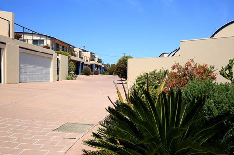 The Cove At Culburra - Direct Access To Beach - Pubs and Clubs 24