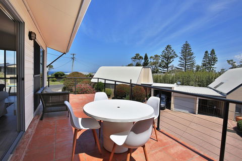 The Cove At Culburra - Direct Access To Beach - Pubs and Clubs 17