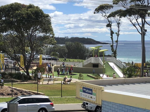 Breakers Apartments - Pubs and Clubs 7