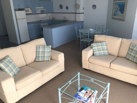 Breakers Apartments - Pubs and Clubs 9