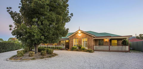 Colonial Court Villas - Pubs and Clubs 4