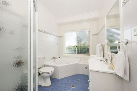 Colonial Court Villas - Pubs and Clubs 10