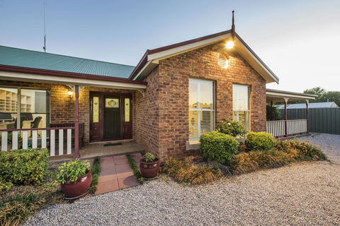 Colonial Court Villas - Pubs and Clubs 1