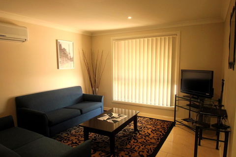 Colonial Court Villas - Pubs and Clubs 31