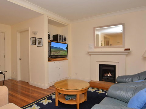 Villa 2br Prosecco Villa Located Within Cypress Lakes Resort - Pubs and Clubs 1