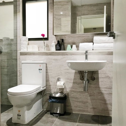 Modern & Cosy 2-Bedroom Apartment Hornsby - Pubs and Clubs 12