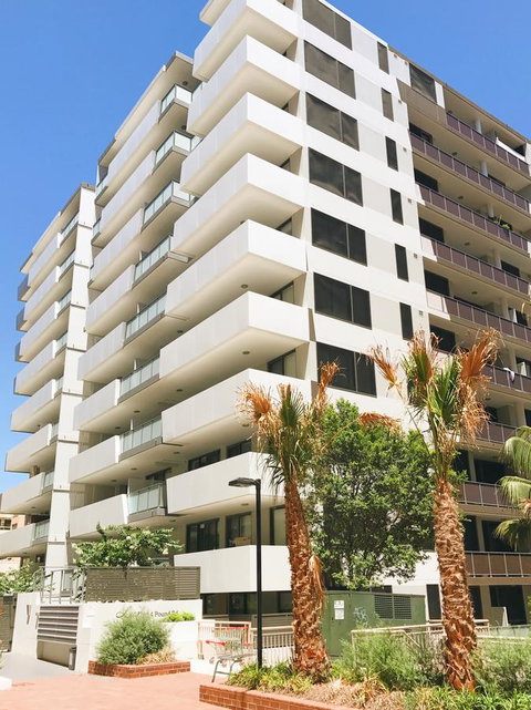 Modern & Cosy 2-Bedroom Apartment Hornsby - Pubs and Clubs 1