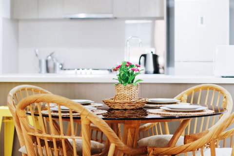 Modern & Cosy 2-Bedroom Apartment Hornsby - Pubs and Clubs 7