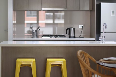 Modern & Cosy 2-Bedroom Apartment Hornsby - Pubs and Clubs 8