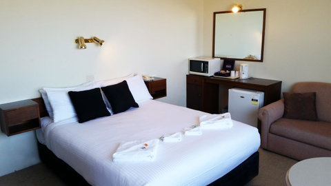 Echo Point Discovery Motel - Pubs and Clubs 5