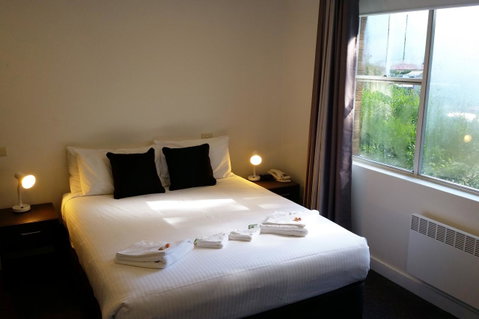 Echo Point Discovery Motel - Pubs and Clubs 9