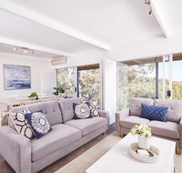 Bright and Spacious Family Home With Leafy Deck - Go Out